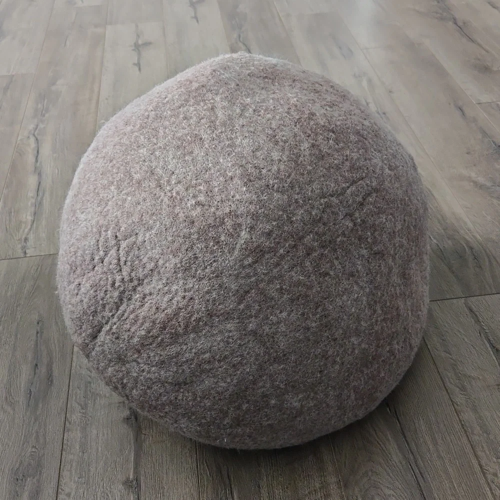 Cat cocoon / pet cave beige ombre